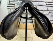 Load image into Gallery viewer, 17 1/2” MN English Made Jump/Hunt/XC Saddle - Black - TB/Ex Racer - Teamchasing