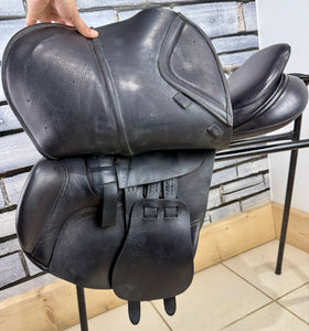 17 1/2” MW Albion K2 Jump Saddle - Black