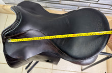 Load image into Gallery viewer, 17 1/2” MW Farrington Kentucky Dressage Saddle - Brown