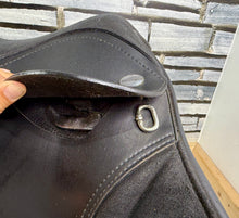 Load image into Gallery viewer, 16” XXW/Changeable Gullet Thorowgood T4 Pony Club LL GP Saddle - Black
