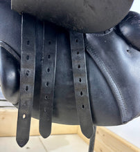 Load image into Gallery viewer, 16 1/2” MW Stubben Juventus Jump Saddle - Black