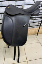 Load image into Gallery viewer, 17” M/Changeable Gullet Wintec Dressage Saddle - Black
