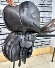 Load image into Gallery viewer, 18” Wide Quattro Jump Saddle - Brown