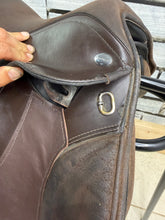 Load image into Gallery viewer, 15” MW Changeable Gullet Thorowgood Pony Club GP Saddle - Brown - Flocked