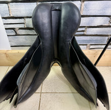 Load image into Gallery viewer, 17 1/2” MN English Made Jump/Hunt/XC Saddle - Black - TB/Ex Racer - Teamchasing