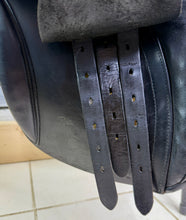 Load image into Gallery viewer, 17 1/2” XW Oakfield Santana WH Saddle - Black