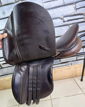 Load image into Gallery viewer, 18” XW M&amp;J/Granville Saddlery English GP Cob Saddle - Brown