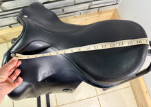 Load image into Gallery viewer, 17” MW Amerigo Vega Dressage Saddle - Black