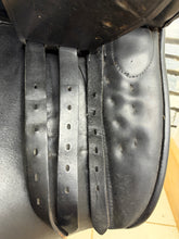 Load image into Gallery viewer, 18” 29.5/MW Stubben Romanus Show/Working Hunter Saddle - Brown