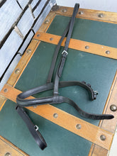 Load image into Gallery viewer, Sabre Flash Cavesson Noseband - Black - Cob - Traditional English Leather