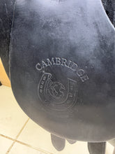 Load image into Gallery viewer, 17” MW-Wide Symmonds Cambridge GP Saddle - Black - Flat Tree - Suit a Connie or Cob
