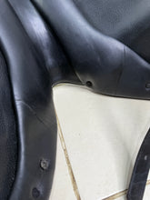 Load image into Gallery viewer, 17” Medium - MW Equipe Synergy Monoflap Jump Saddle - Black