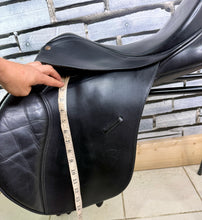 Load image into Gallery viewer, 16 1/2” MW/Changeable Gullet Bates Caprilli GP Saddle - Black - Adult Size Flap - with Cair