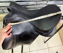 Load image into Gallery viewer, 17 1/2” Wide Albion SLK Ultima Dressage Saddle - Brown