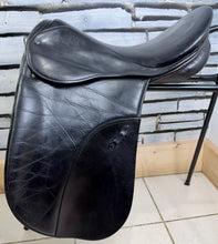 Load image into Gallery viewer, 18” 29.5/MW Stubben Romanus Show/Working Hunter Saddle - Brown