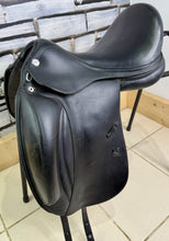 Load image into Gallery viewer, 17” Medium Prestige Engelke D2 Dressage Saddle - Black