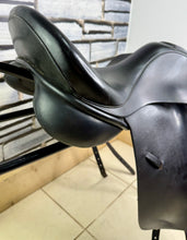 Load image into Gallery viewer, 18” MW Ideal Suzannah Printed Leather Dressage Saddle -Black