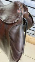 Load image into Gallery viewer, 18” Medium Jeffries Falcon Hawk Event Saddle - Brown - M