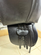 Load image into Gallery viewer, 17 1/2” Wide-XW Jeffries Falcon English Event GP Saddle - Black