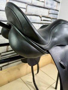 17” Medium/MW Barnsby Dressage Saddle - Black