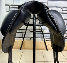 Load image into Gallery viewer, 17 1/2” Wide Stride Free Elite Dressage Saddle - Black