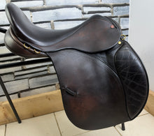 Load image into Gallery viewer, 17 1/2” Wide Lovatt &amp; Rickets Sylvan English GP Saddle - Brown - Arabian Saddle Company