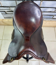 Load image into Gallery viewer, 17” XW Farrington Cob VSD Saddle - Brown