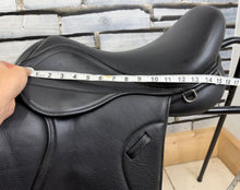Load image into Gallery viewer, 17” on 16 1/2” Panels Wide Winners Circle GP/Jump Cob Saddle - Black