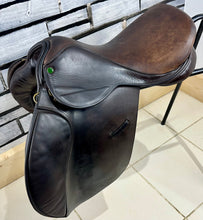 Load image into Gallery viewer, 17” Medium Ideal Grandee Jump/GP Saddle - Brown