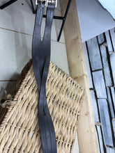 Load image into Gallery viewer, S/H 44” English Leather Balding Anti-Chafe Girth - Brown