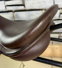 Load image into Gallery viewer, 17 1/2” MW Ideal VSD Saddle - Brown