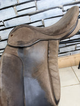 Load image into Gallery viewer, 18” XW Olney (Fylde Marjory) Suede Show/Working Hunter Saddle -Brown- Suede Top