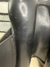 Load image into Gallery viewer, 17” Medium Albion Style Dressage Saddle - Black
