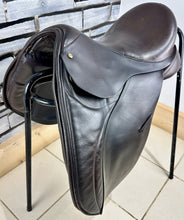 Load image into Gallery viewer, 16 1/2” MW Novus WH/VSD Saddle - Brown