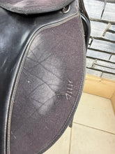 Load image into Gallery viewer, 16” XW Thorowgood Maxam Cob GP Saddle - Black