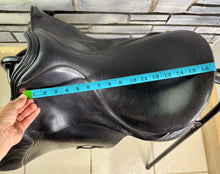 Load image into Gallery viewer, 17” Medium Jeffries Falcon Event GP Saddle - Black