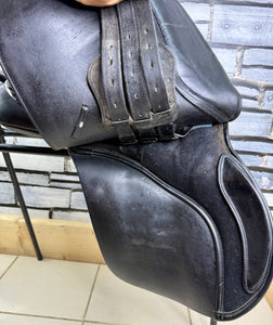 17” XW/Changeable Gullet Bates Caprilli GP Saddle - Black