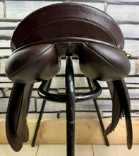 Load image into Gallery viewer, 17” Wide Jeffries Stamford WH Saddle - Brown