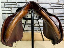 Load image into Gallery viewer, 17 1/2” C (MW) Stubben Siegfried II Jump Saddle - Brown