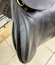 Load image into Gallery viewer, 17 1/2” Medium Henri De Rivel Jump Saddle - Black
