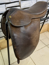 Load image into Gallery viewer, 16” MW-Wide Fylde Hayden Show/Working Hunter Saddle -Brown- Suede Top