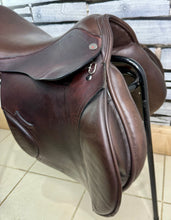 Load image into Gallery viewer, 17 1/2” MW Winners Circle Jump Saddle - Brown