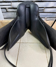 Load image into Gallery viewer, 17” M/Changeable Gullet Wintec Dressage Saddle - Black