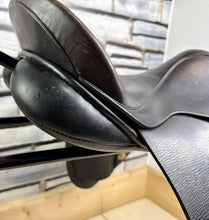 Load image into Gallery viewer, 17 1/2” XW Black Country WH/Show Saddle - Dark Havana