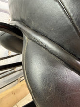 Load image into Gallery viewer, 17 1/2” Wide Ideal/Batchelors Suzannah Dressage Saddle - Black