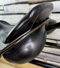 Load image into Gallery viewer, 17” MW Albion K2 Jump Saddle - Black