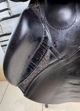Load image into Gallery viewer, 17 1/2” MW Albion Kontrol Jump Saddle - Brown - Super Secure Big Blocks
