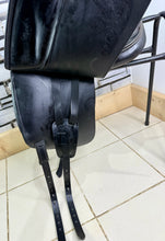 Load image into Gallery viewer, 17” MW Amerigo Vega Dressage Saddle - Black