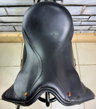 Load image into Gallery viewer, 17 1/2” MW-Wide Albion Legend K2 Dressage Saddle - Black