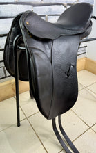 Load image into Gallery viewer, 17” Medium Albion Lux Dressage Saddle - Brown